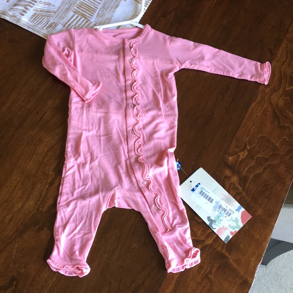 Kickee Pants coverall *FLAW*